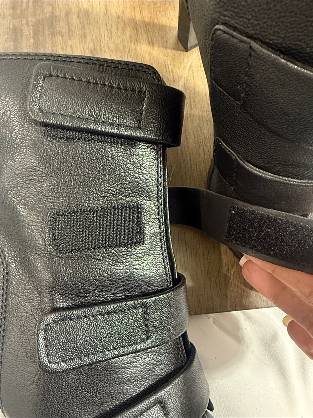 DKNY booties with velcro straps - Picture 9 of 9